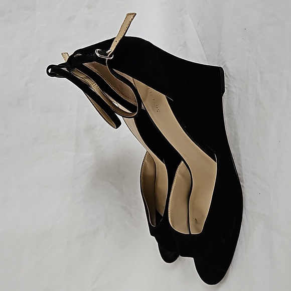 Ann Taylor Dagny Black Suede Peeptoe Ankle Strap Wedge Sandal Size 10 - Picture 4 of 10